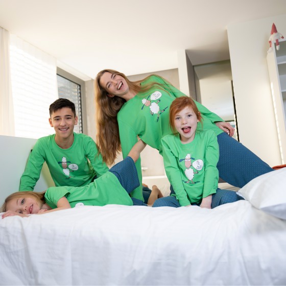 Lange dames pyjama met  SCHAAPJE. Lange dames pyjama met  SCHAAPJE.